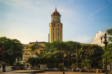 File : Aerial view of the City Hall in Ermita, Manila.jpg.